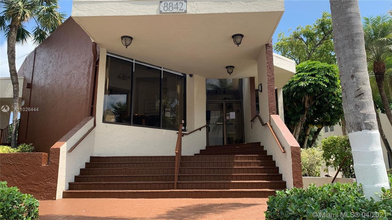 Recently Rented: $1,200 (1 beds, 1 baths, 680 Square Feet)