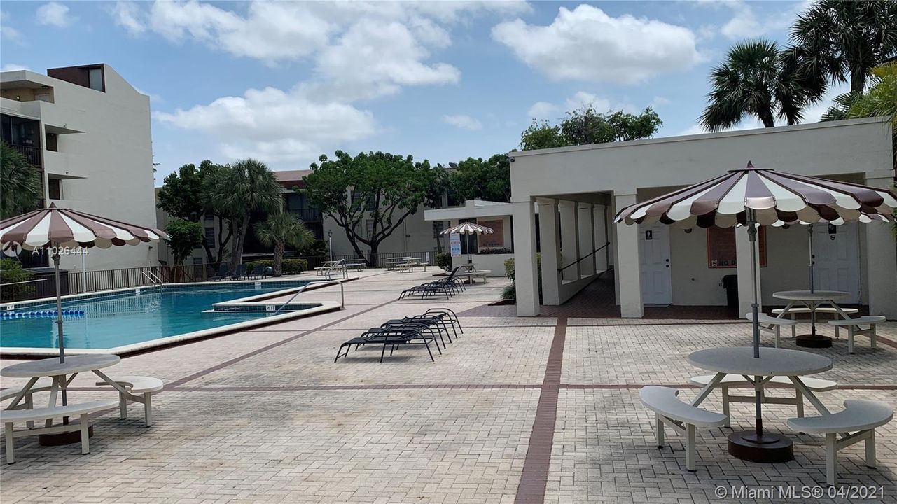 Recently Rented: $1,200 (1 beds, 1 baths, 680 Square Feet)