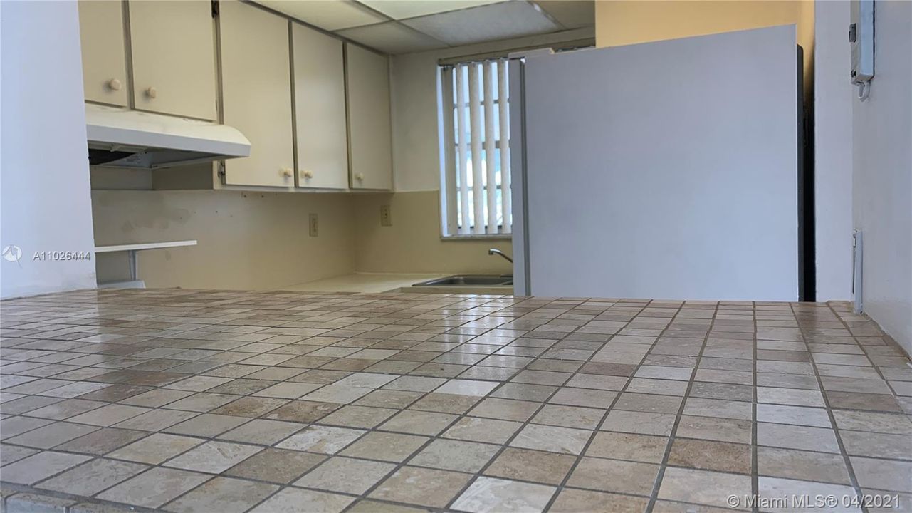 Recently Rented: $1,200 (1 beds, 1 baths, 680 Square Feet)