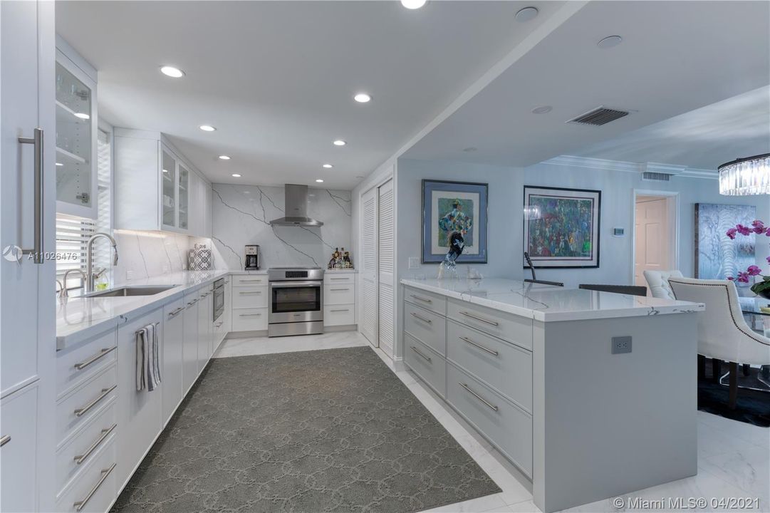 Recently Sold: $1,495,000 (3 beds, 2 baths, 1800 Square Feet)