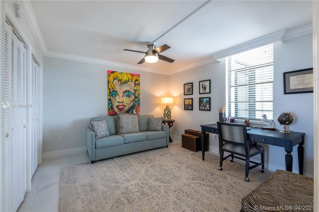 Recently Sold: $1,495,000 (3 beds, 2 baths, 1800 Square Feet)