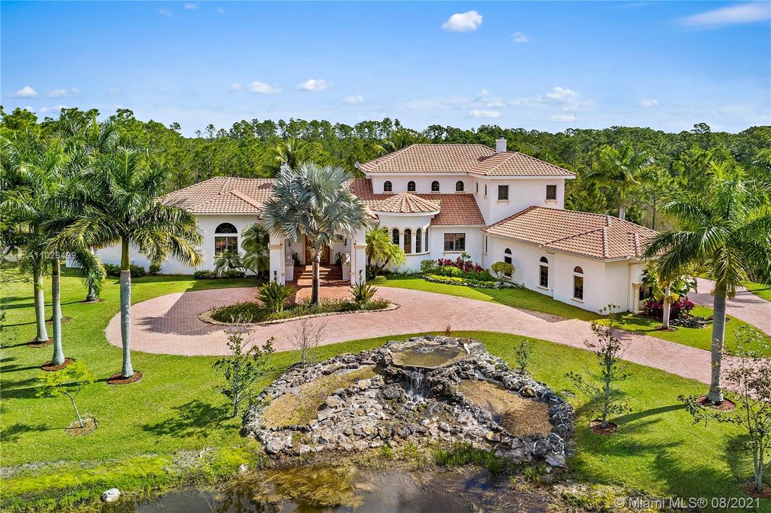 Recently Sold: $3,865,000 (5 beds, 6 baths, 6847 Square Feet)