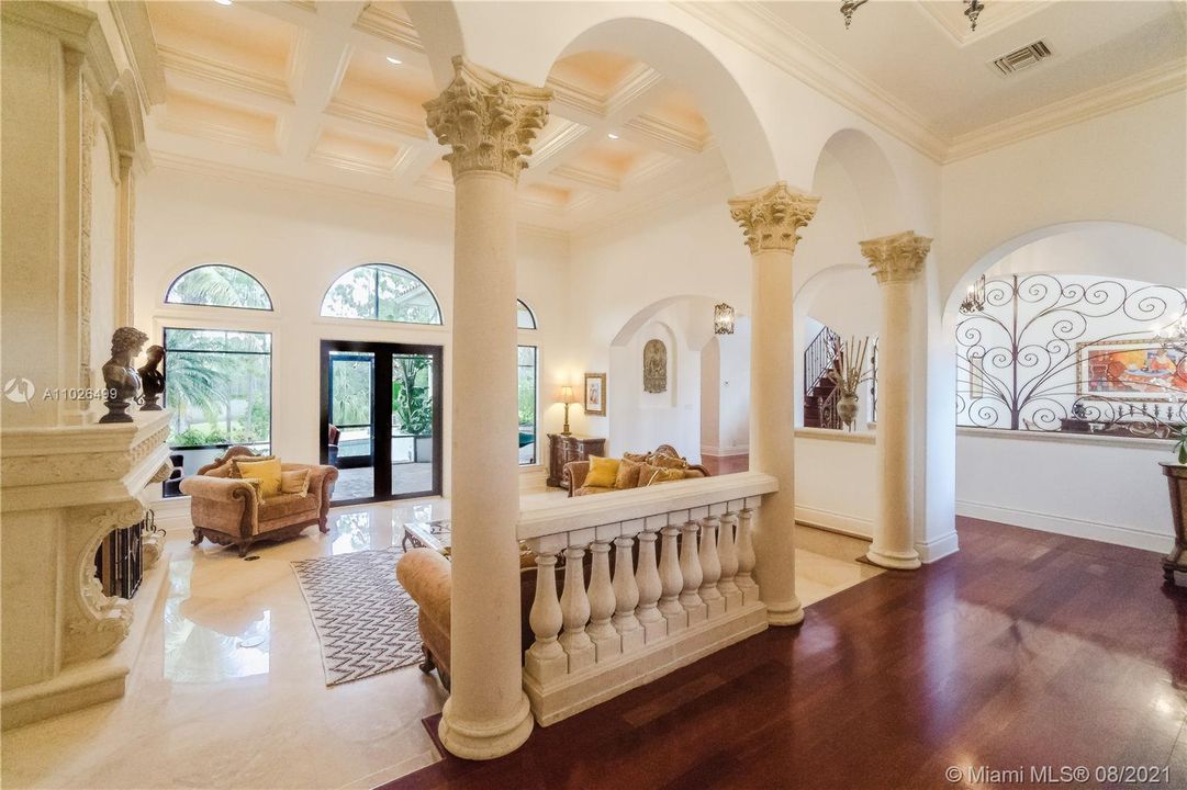 Recently Sold: $3,865,000 (5 beds, 6 baths, 6847 Square Feet)