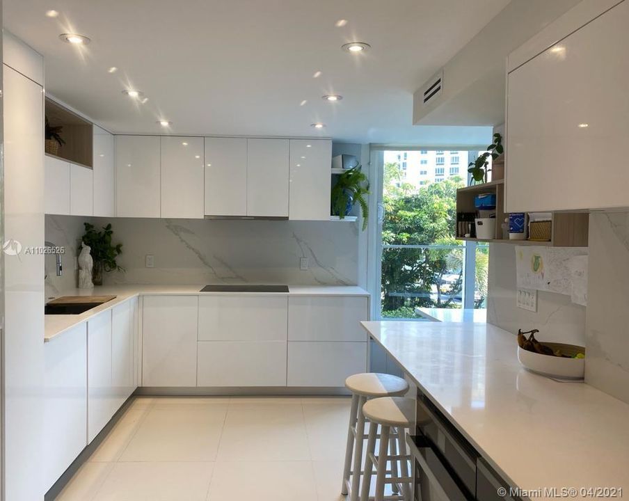 Recently Sold: $1,189,000 (2 beds, 2 baths, 1496 Square Feet)