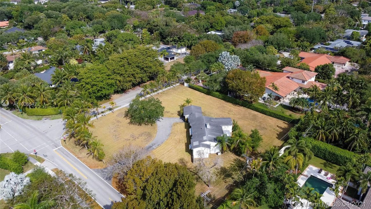 最近售出: $1,595,000 (0.88 acres)