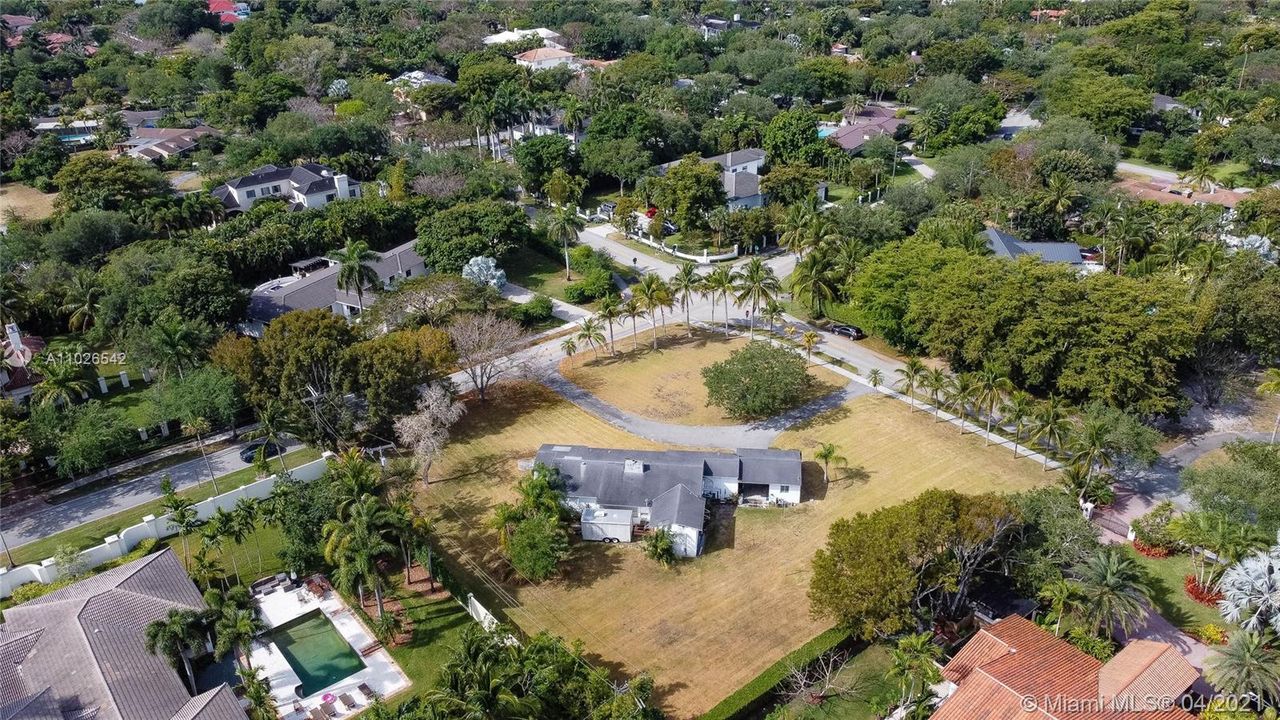最近售出: $1,595,000 (0.88 acres)