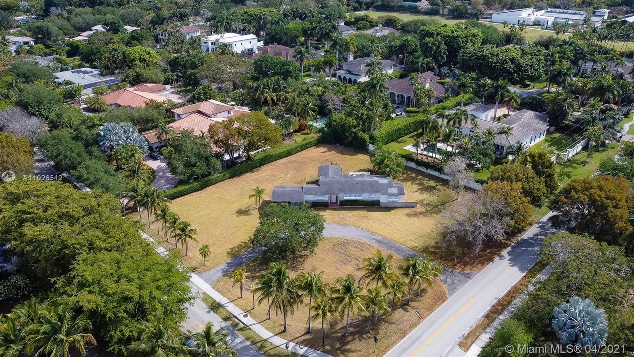 最近售出: $1,595,000 (0.88 acres)