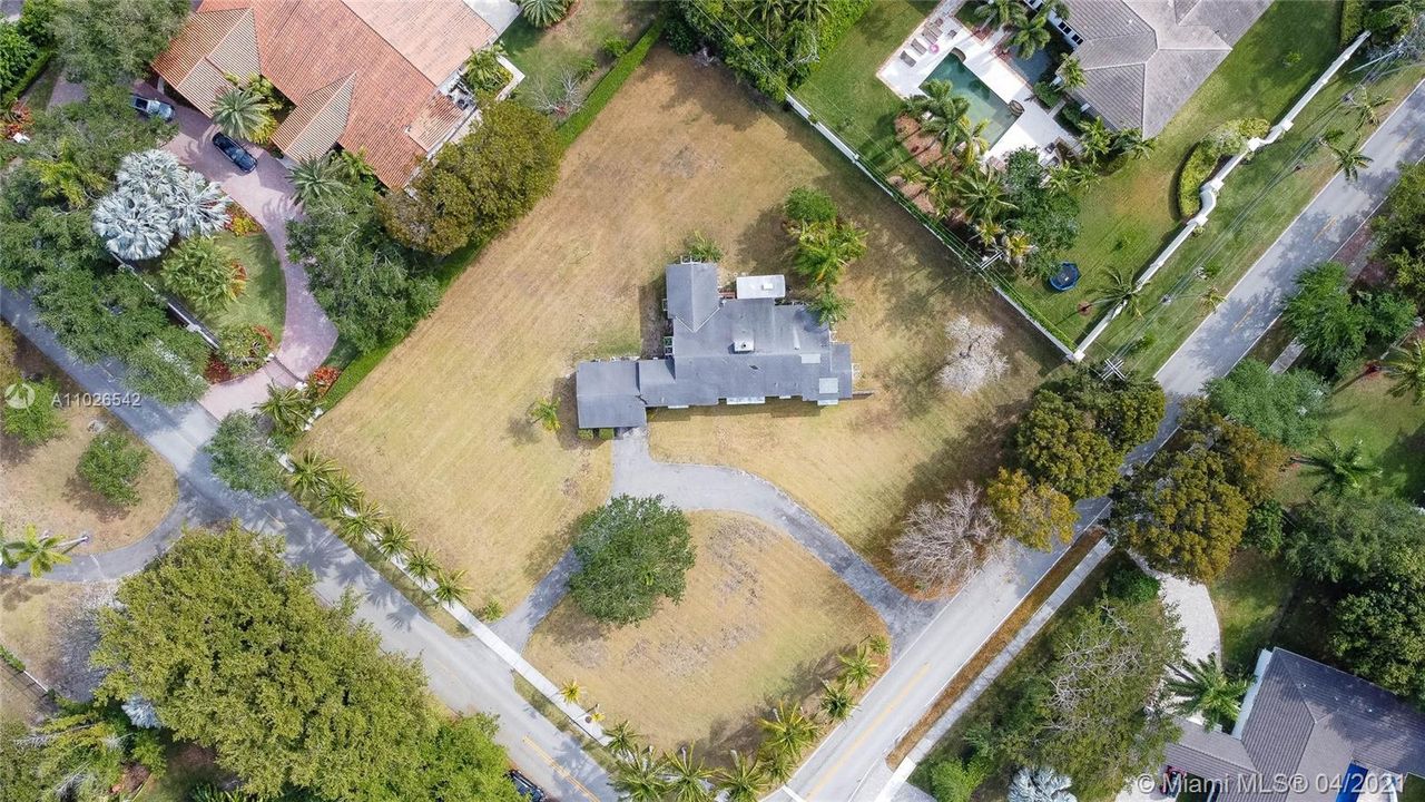 最近售出: $1,595,000 (0.88 acres)