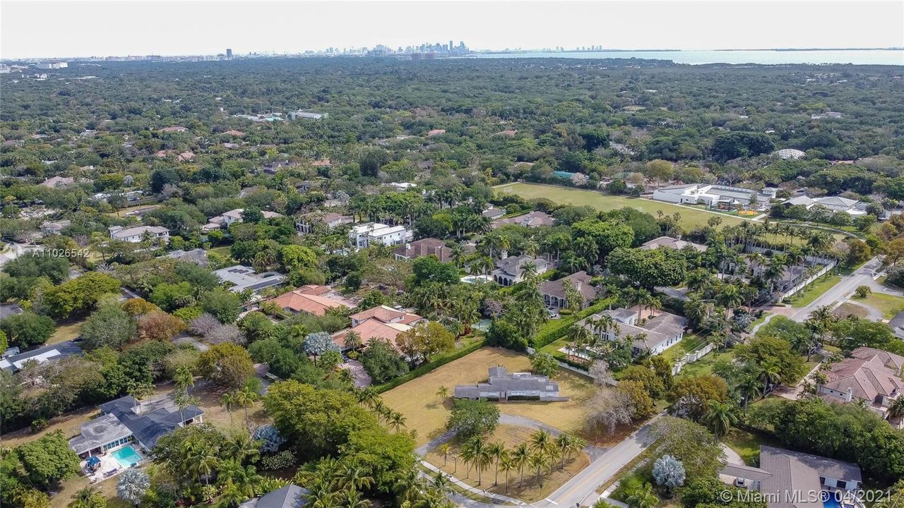 最近售出: $1,595,000 (0.88 acres)