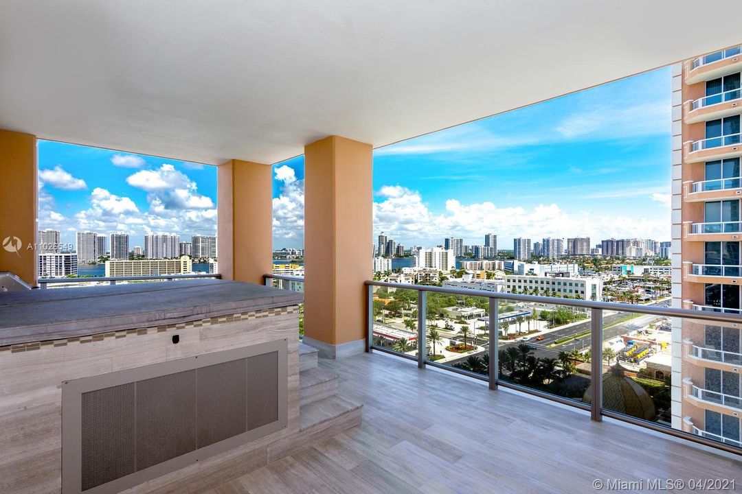Recently Sold: $5,995,000 (3 beds, 6 baths, 4609 Square Feet)