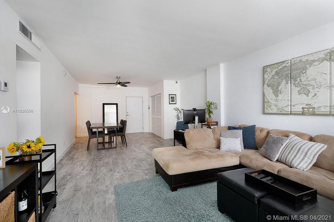 Recently Rented: $2,200 (1 beds, 1 baths, 910 Square Feet)