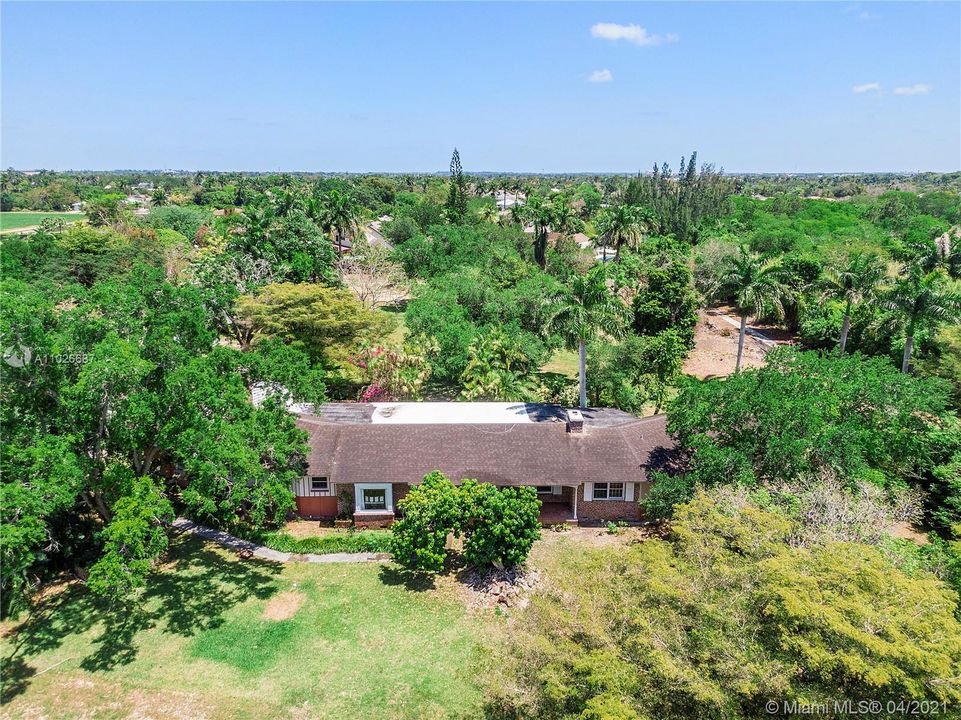 Recently Sold: $1,495,000 (6 beds, 5 baths, 5478 Square Feet)