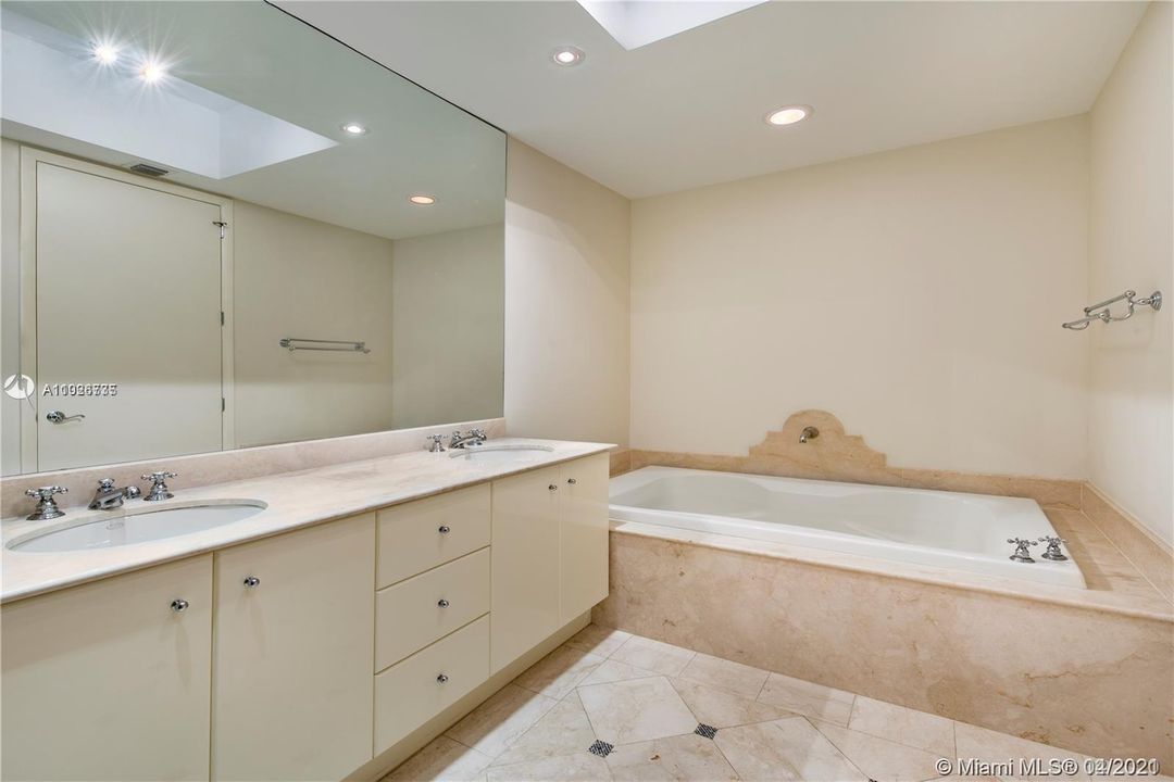 最近租的: $16,000 (2 贝兹, 2 浴室, 1591 平方英尺)