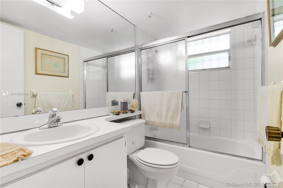 最近售出: $340,000 (3 贝兹, 2 浴室, 0 平方英尺)