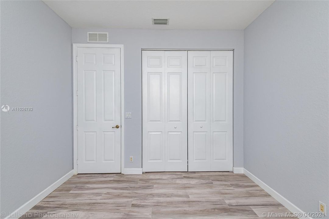 Vendido Recientemente: $397,000 (3 camas, 2 baños, 1941 Pies cuadrados)