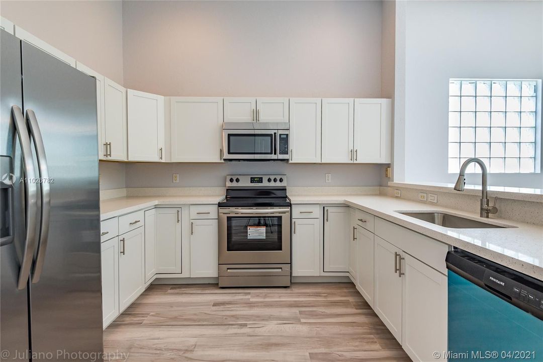 Vendido Recientemente: $397,000 (3 camas, 2 baños, 1941 Pies cuadrados)