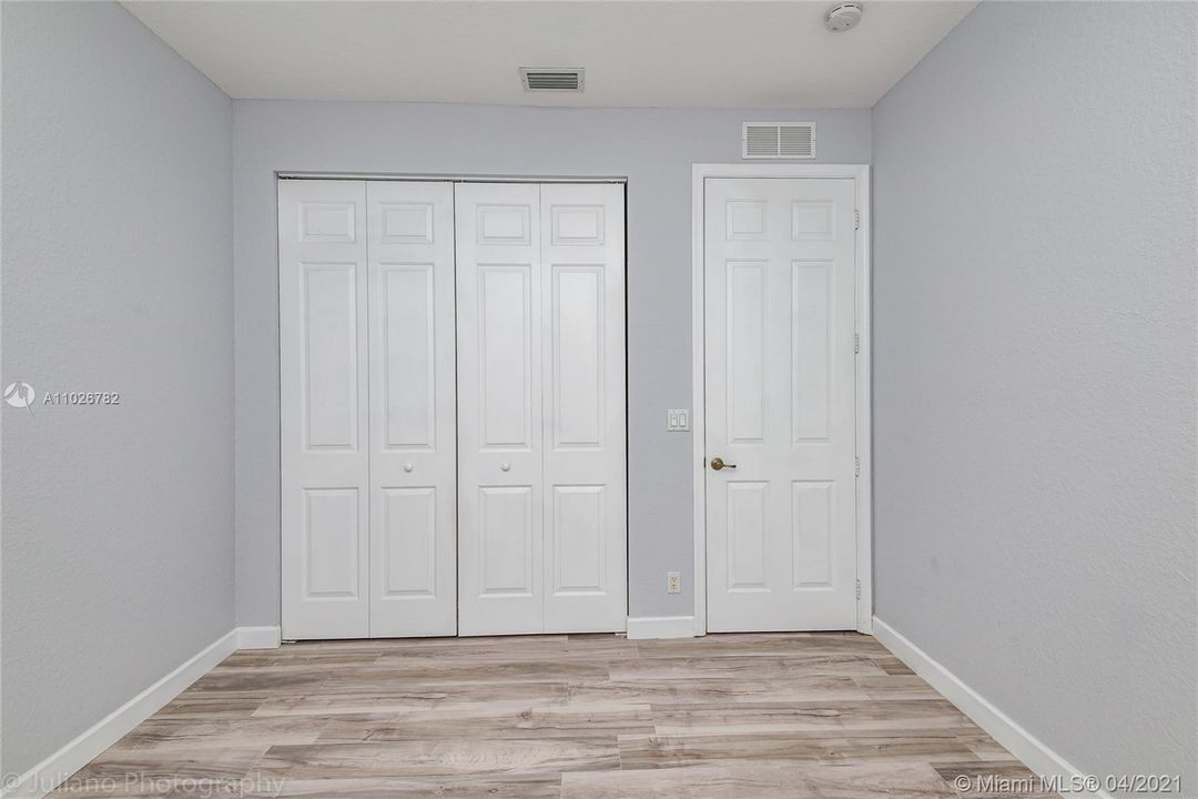 Vendido Recientemente: $397,000 (3 camas, 2 baños, 1941 Pies cuadrados)