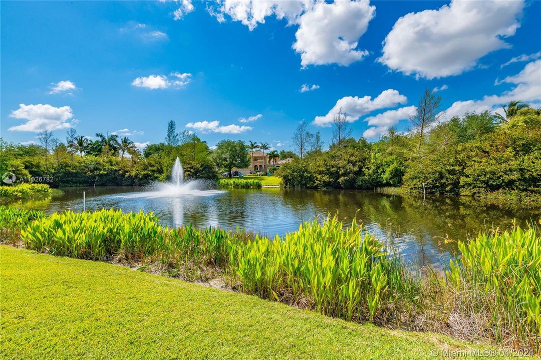 Vendido Recientemente: $397,000 (3 camas, 2 baños, 1941 Pies cuadrados)