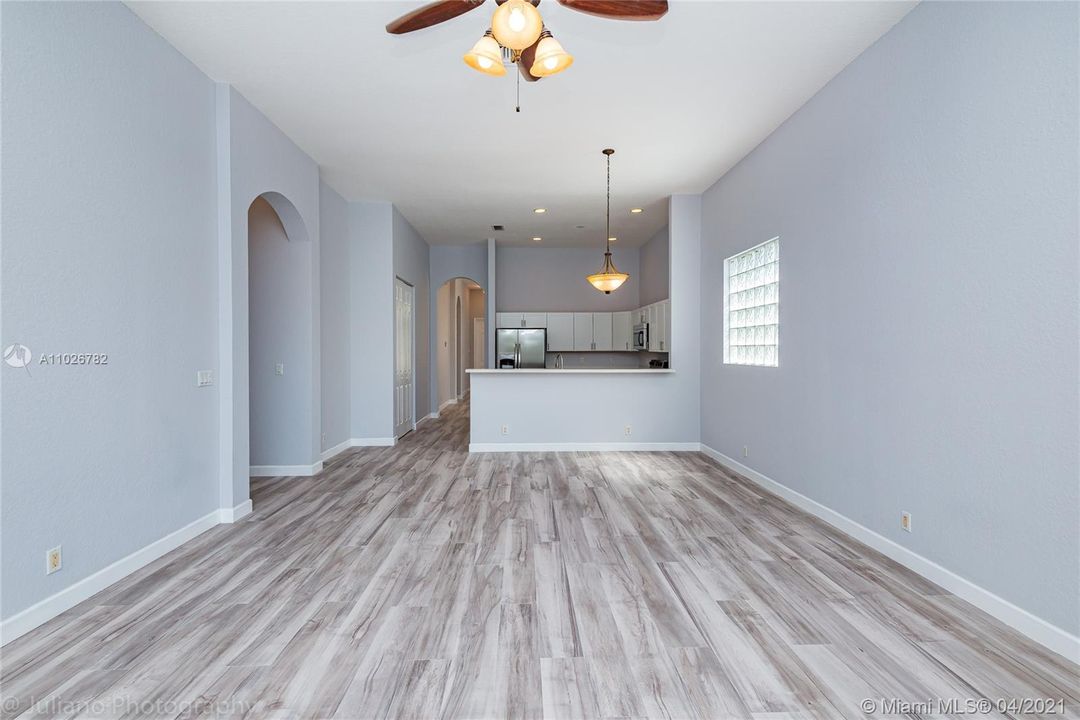 Vendido Recientemente: $397,000 (3 camas, 2 baños, 1941 Pies cuadrados)