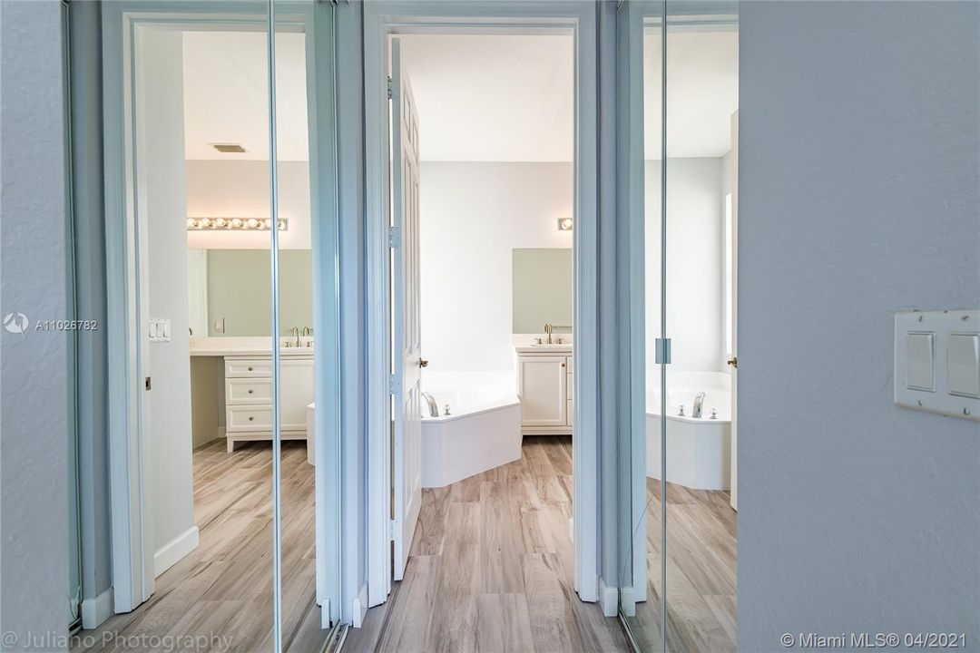 Vendido Recientemente: $397,000 (3 camas, 2 baños, 1941 Pies cuadrados)