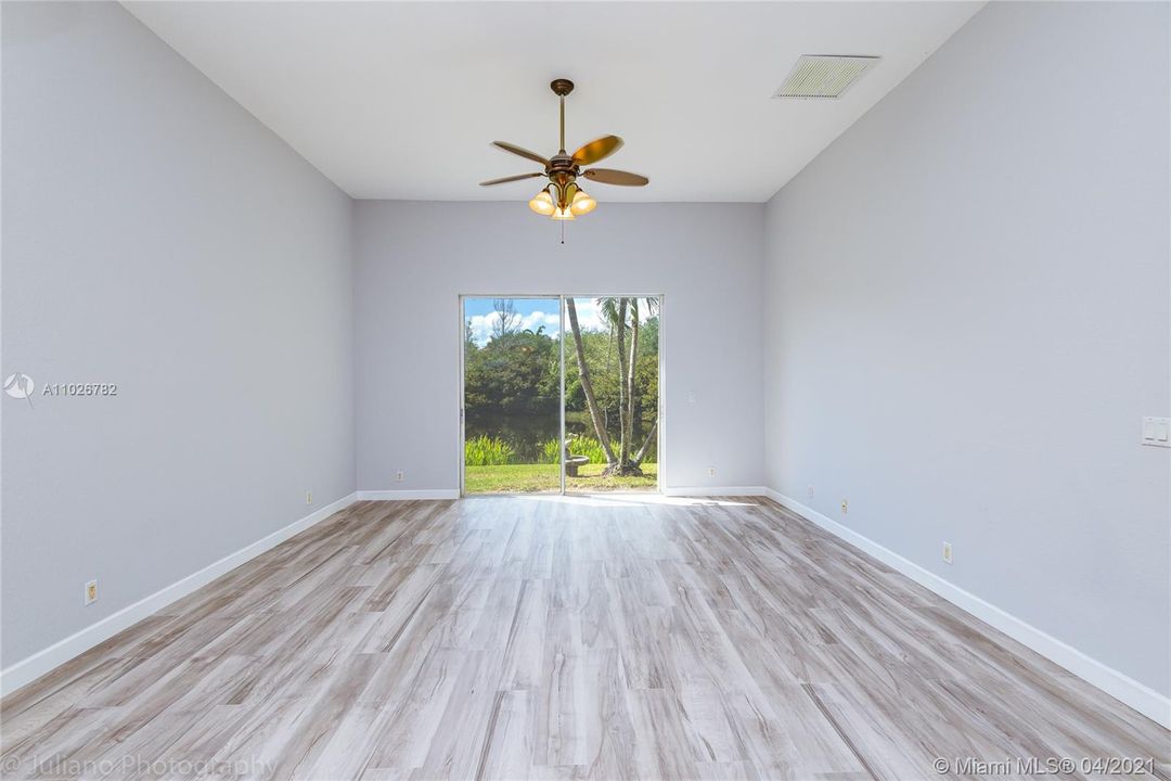 Vendido Recientemente: $397,000 (3 camas, 2 baños, 1941 Pies cuadrados)