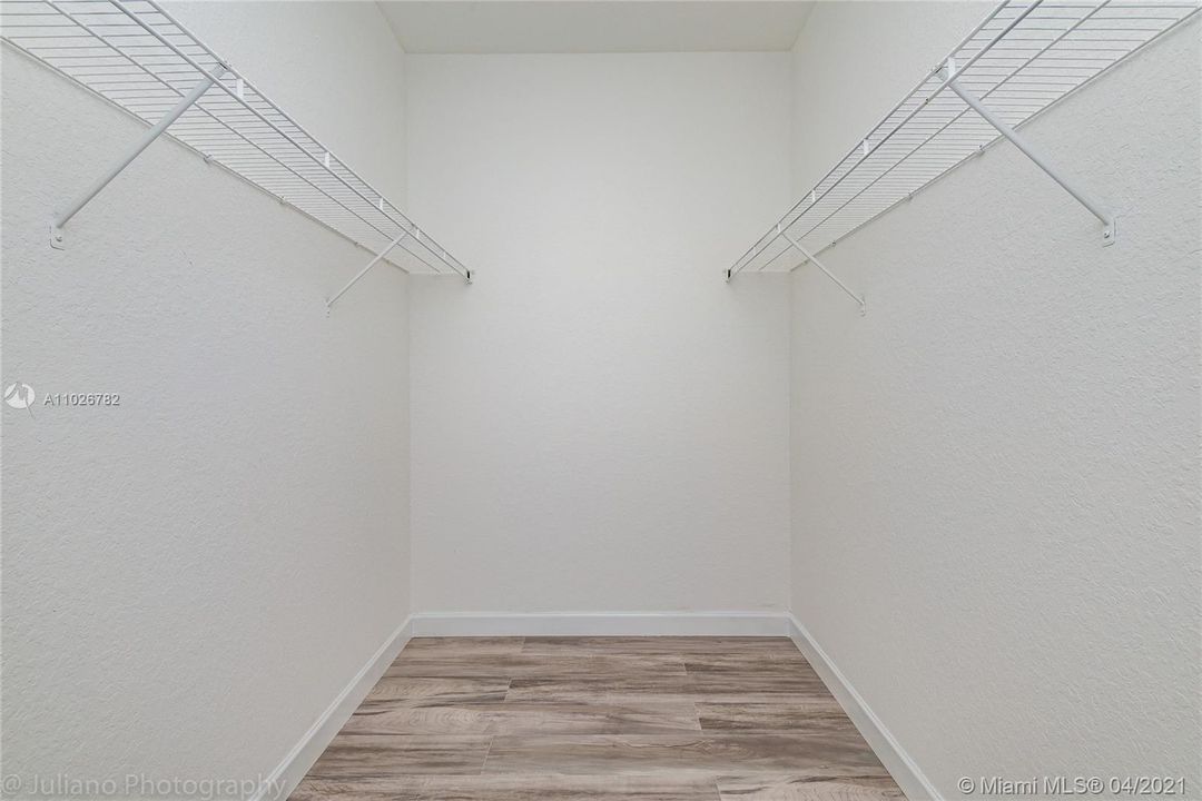 Vendido Recientemente: $397,000 (3 camas, 2 baños, 1941 Pies cuadrados)