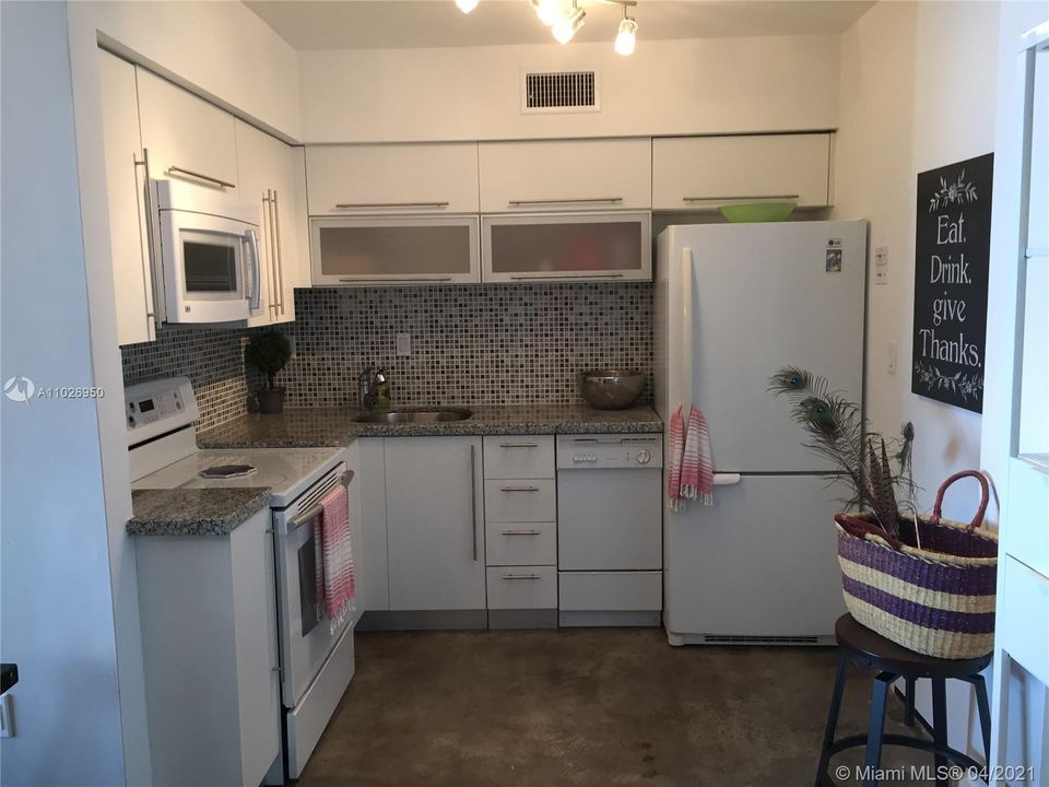 Recently Sold: $228,000 (1 beds, 1 baths, 1042 Square Feet)