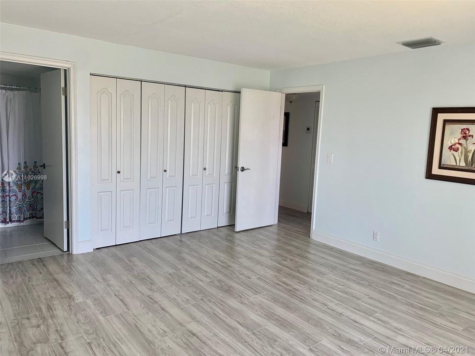 Recently Sold: $148,900 (2 beds, 2 baths, 933 Square Feet)