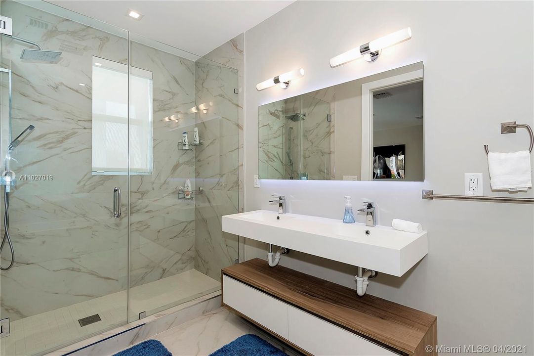 Недавно арендовано: $12,000 (4 спален, 3 ванн, 2963 Квадратных фут)
