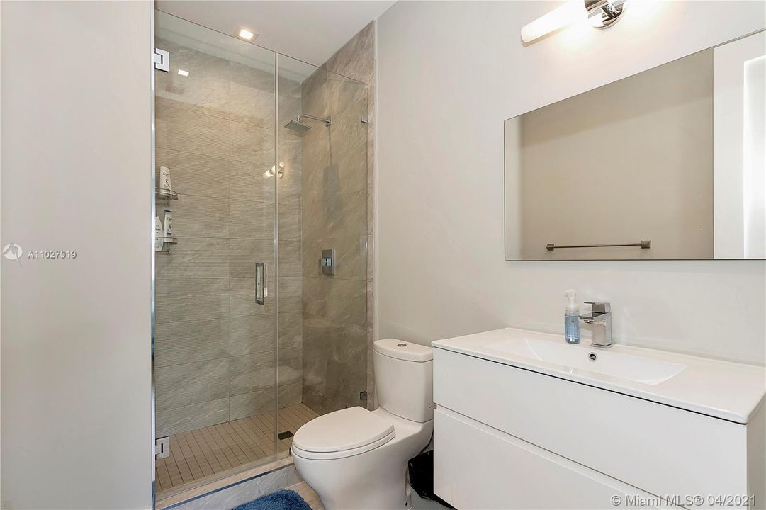 最近租的: $12,000 (4 贝兹, 3 浴室, 2963 平方英尺)