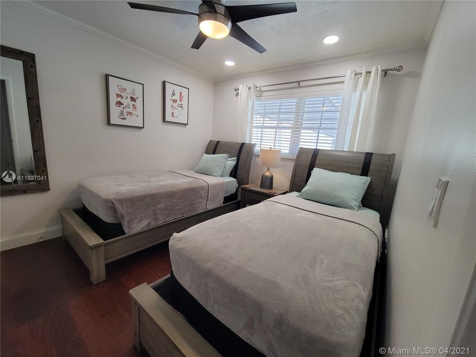Recently Sold: $405,000 (4 beds, 2 baths, 1650 Square Feet)
