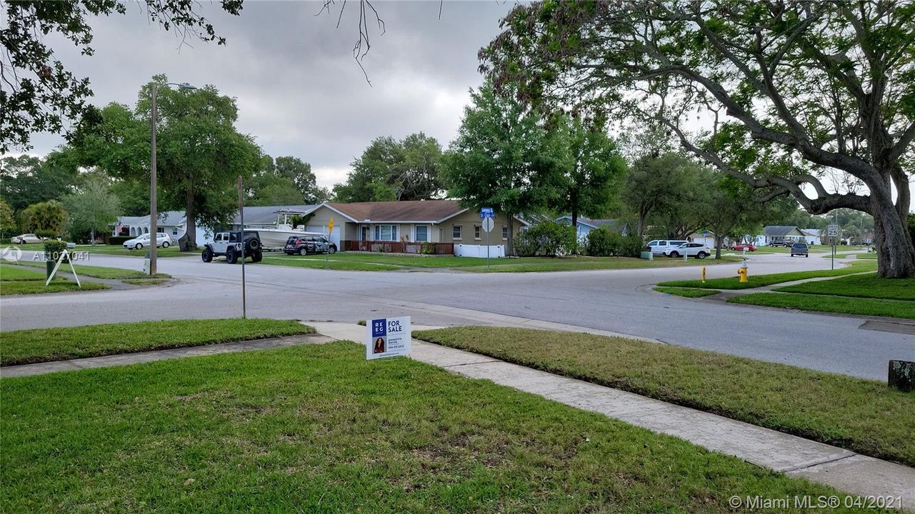 Recently Sold: $405,000 (4 beds, 2 baths, 1650 Square Feet)