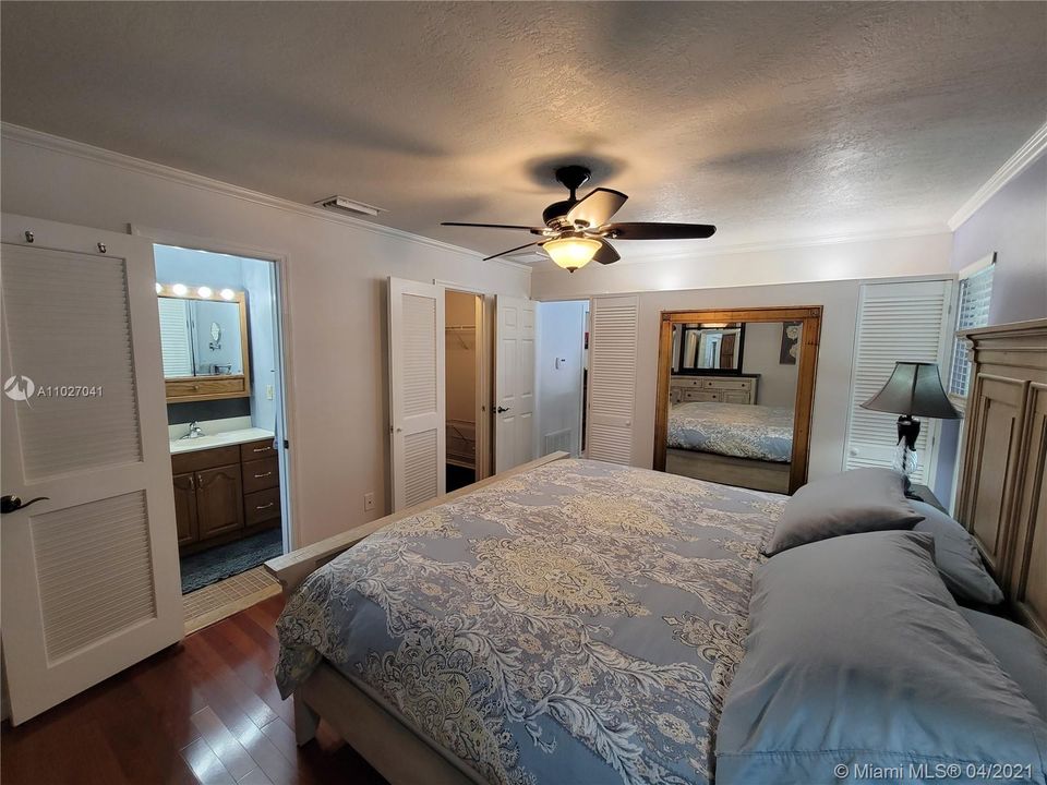 Recently Sold: $405,000 (4 beds, 2 baths, 1650 Square Feet)