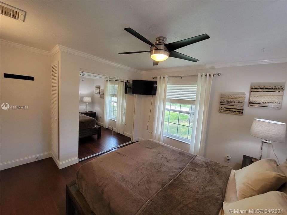 Recently Sold: $405,000 (4 beds, 2 baths, 1650 Square Feet)