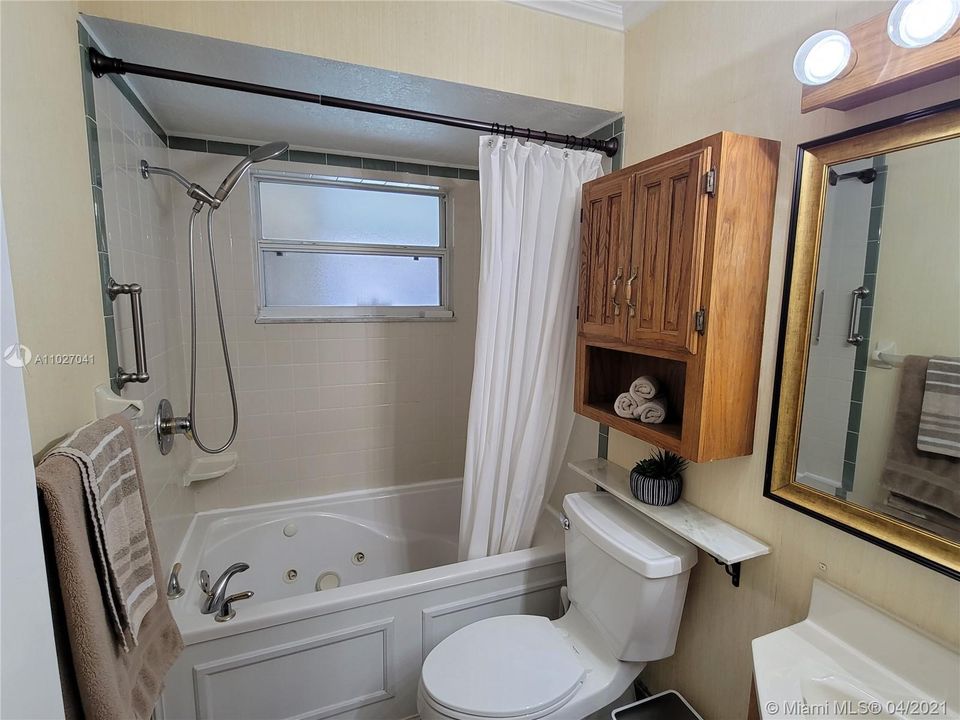 Recently Sold: $405,000 (4 beds, 2 baths, 1650 Square Feet)