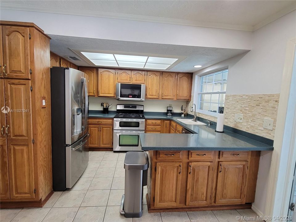 Recently Sold: $405,000 (4 beds, 2 baths, 1650 Square Feet)