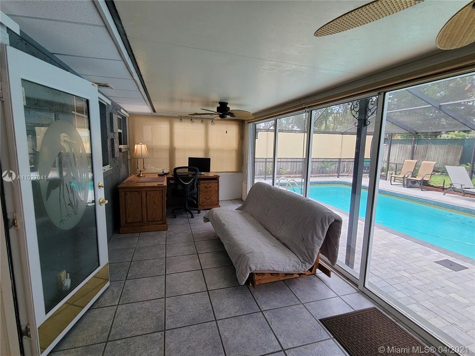 Recently Sold: $405,000 (4 beds, 2 baths, 1650 Square Feet)