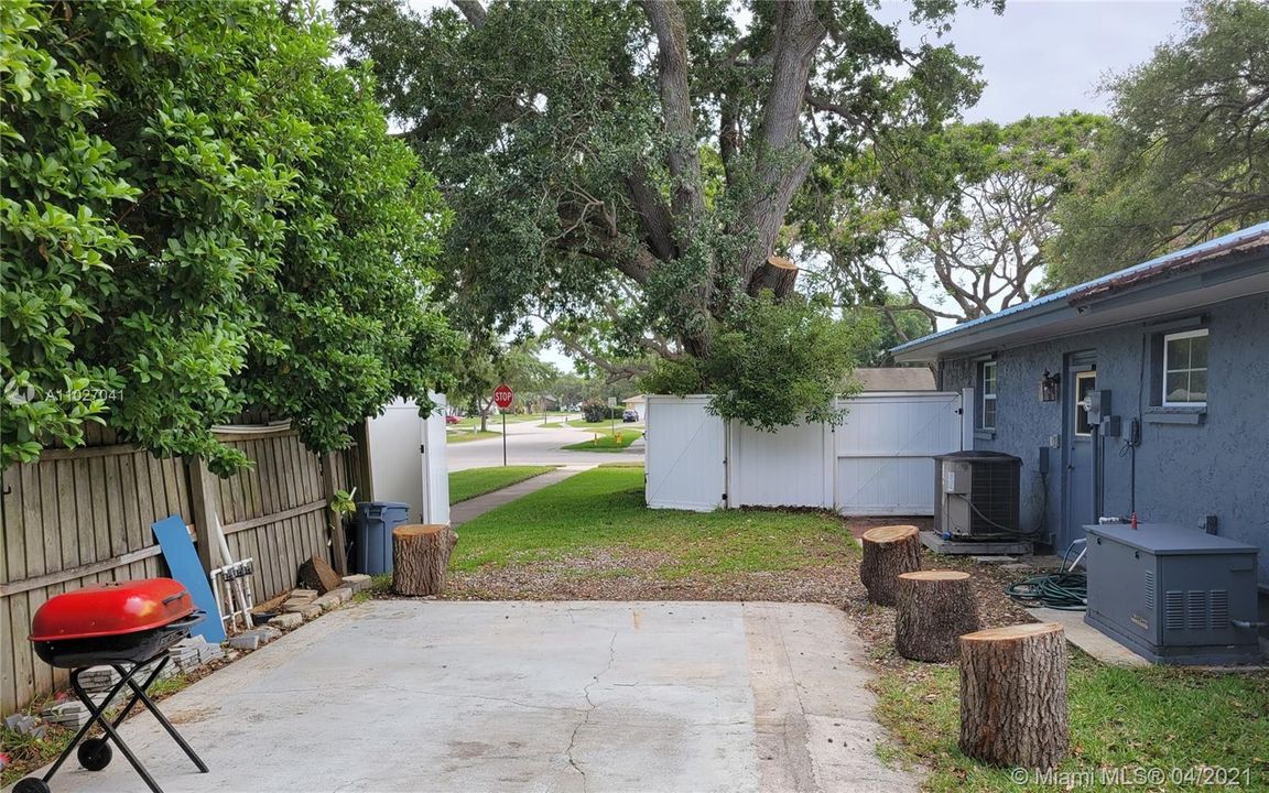 Recently Sold: $405,000 (4 beds, 2 baths, 1650 Square Feet)