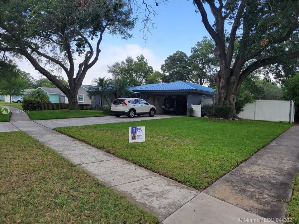 Recently Sold: $405,000 (4 beds, 2 baths, 1650 Square Feet)