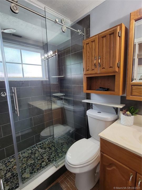 Recently Sold: $405,000 (4 beds, 2 baths, 1650 Square Feet)