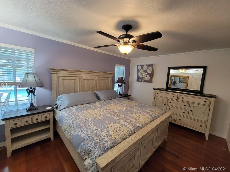 Recently Sold: $405,000 (4 beds, 2 baths, 1650 Square Feet)