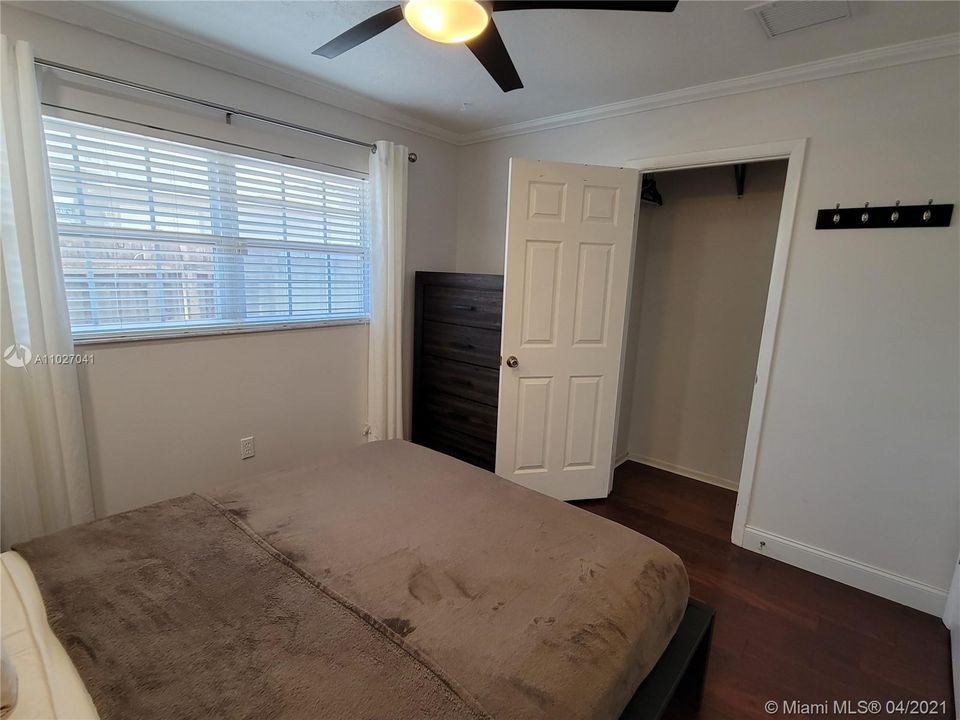 Recently Sold: $405,000 (4 beds, 2 baths, 1650 Square Feet)