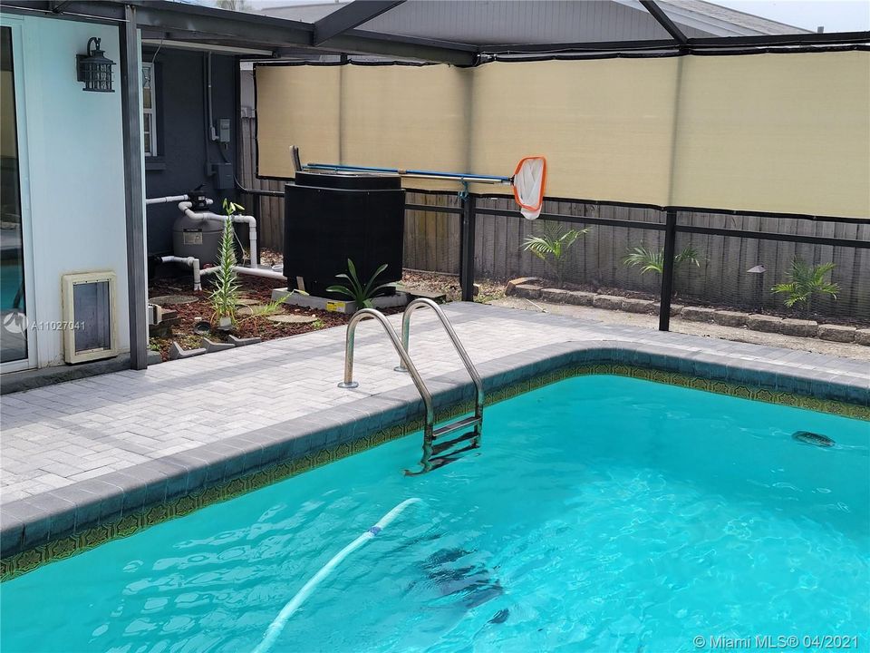 Recently Sold: $405,000 (4 beds, 2 baths, 1650 Square Feet)