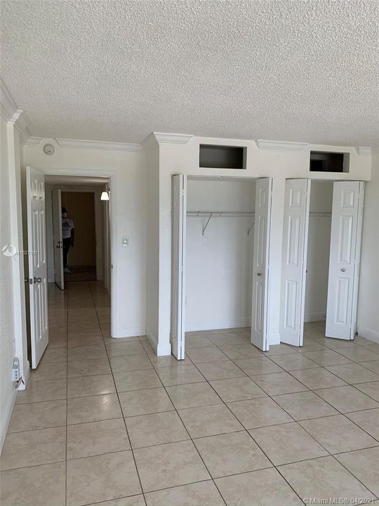 Recently Rented: $990 (0 beds, 1 baths, 429 Square Feet)