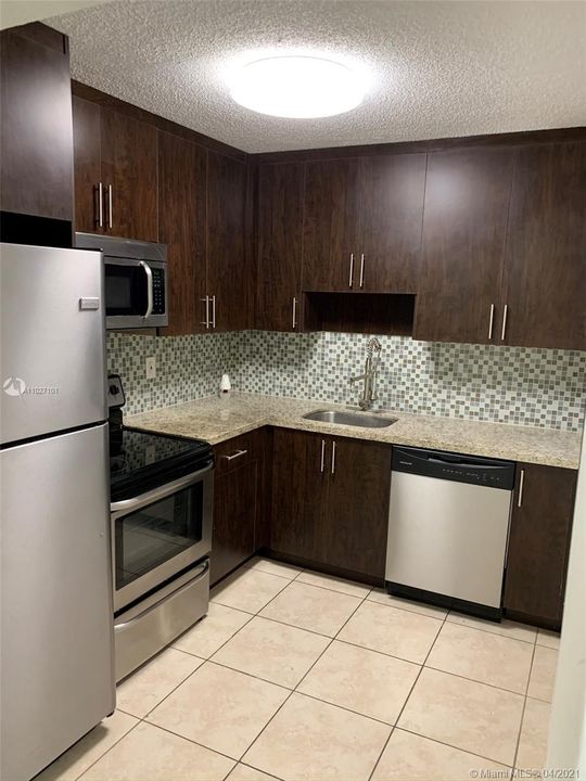 Recently Rented: $990 (0 beds, 1 baths, 429 Square Feet)