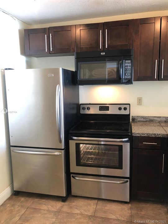 Recently Rented: $1,400 (2 beds, 2 baths, 1036 Square Feet)
