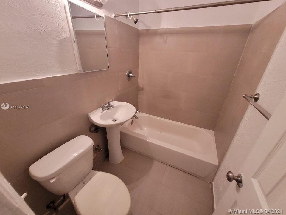 Recently Rented: $900 (1 beds, 1 baths, 0 Square Feet)