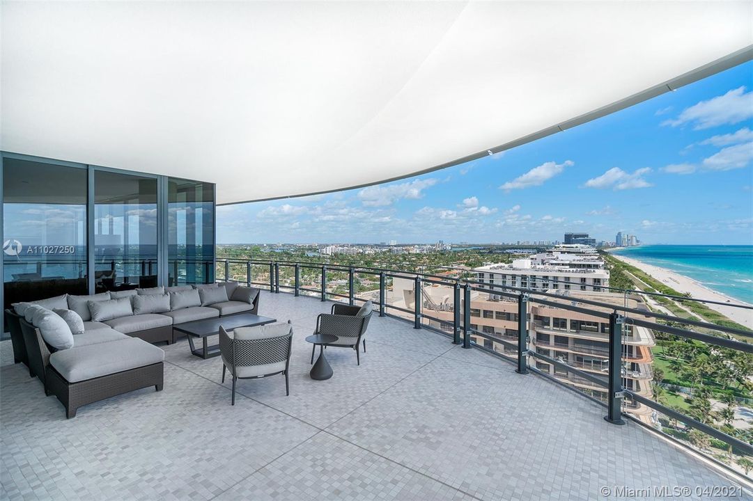 Recently Sold: $11,400,000 (4 beds, 3 baths, 3162 Square Feet)