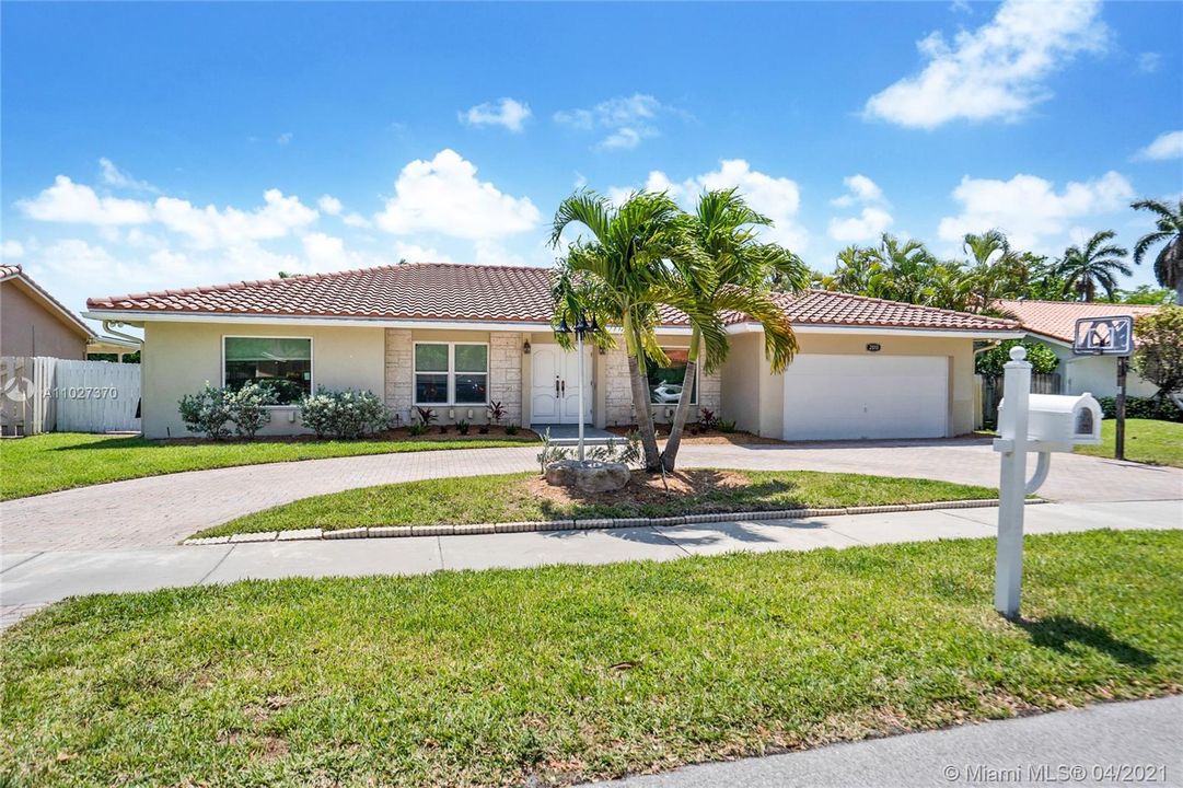 Recently Sold: $1,150,000 (5 beds, 3 baths, 2973 Square Feet)