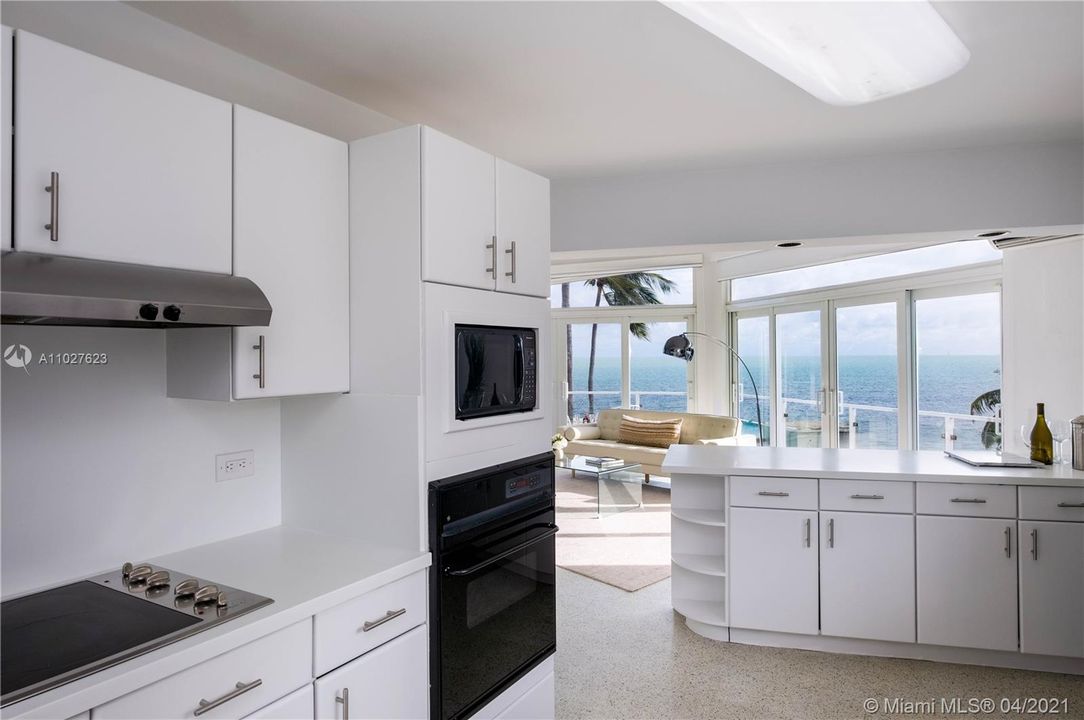 Recently Sold: $3,800,000 (3 beds, 2 baths, 1825 Square Feet)